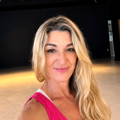 Véronique, professeure Éveil et initiation, Danse Moderne et Commercial Girly